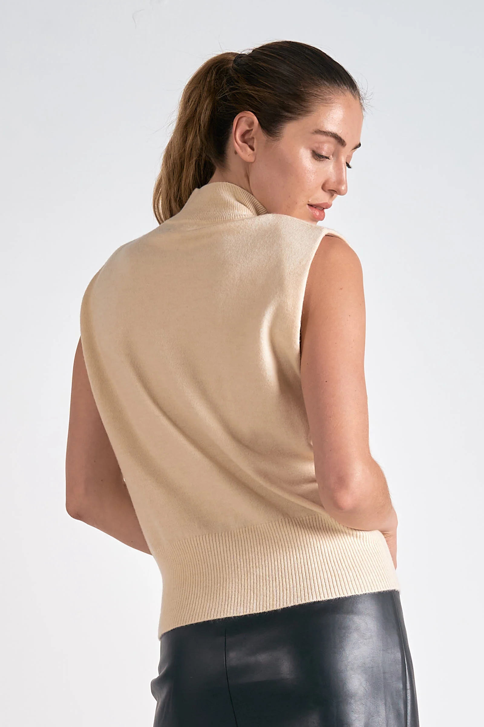Chelcie Sleeveless Sweater - Image 3